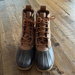 Bean Boots in dark and light brown
